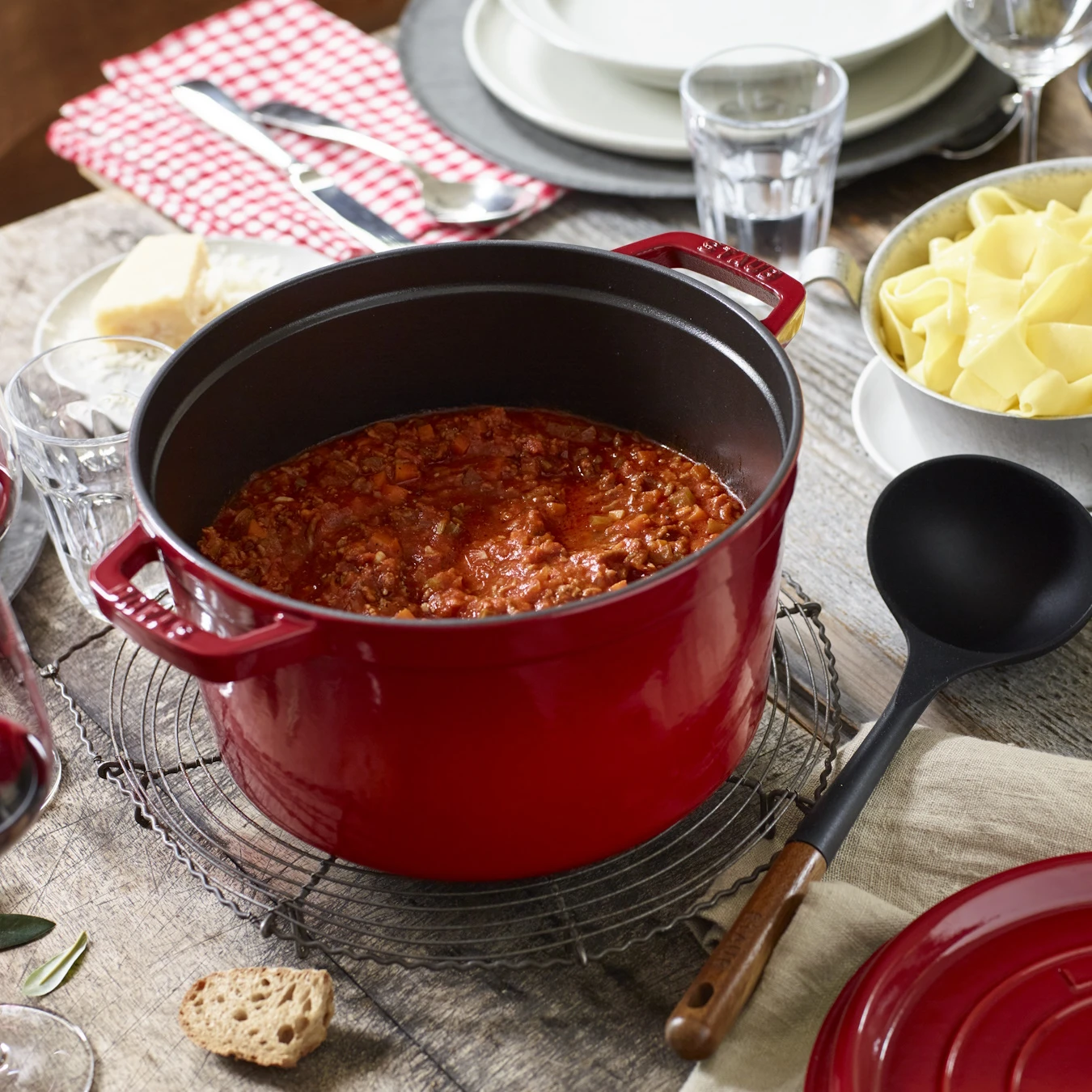 Кокот чугунный STAUB, круглый, высокий, 24 см, 4.7 л., вишневый - фото 6