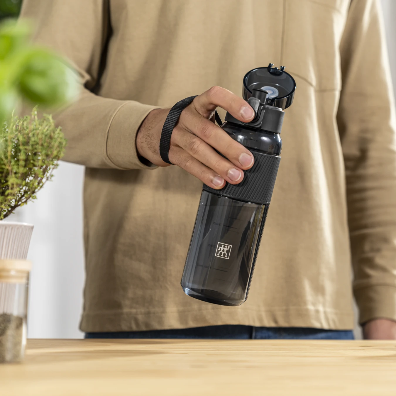 Бутылка для воды ZWILLING Bottles, тритан, черная, 680 мл - фото 7