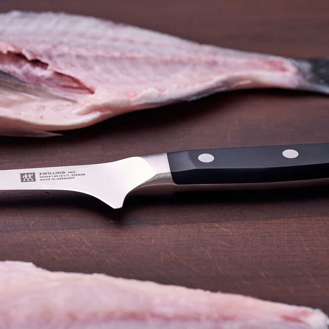 Нож для снятия мяса с кости ZWILLING Pro, лезвие 14 см - фото 6