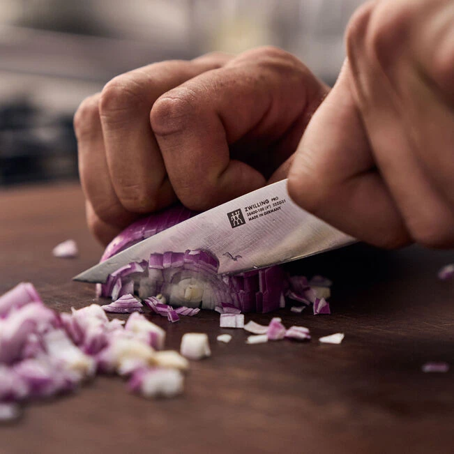 Нож для чистки овощей ZWILLING Pro, лезвие 10 см - фото 8