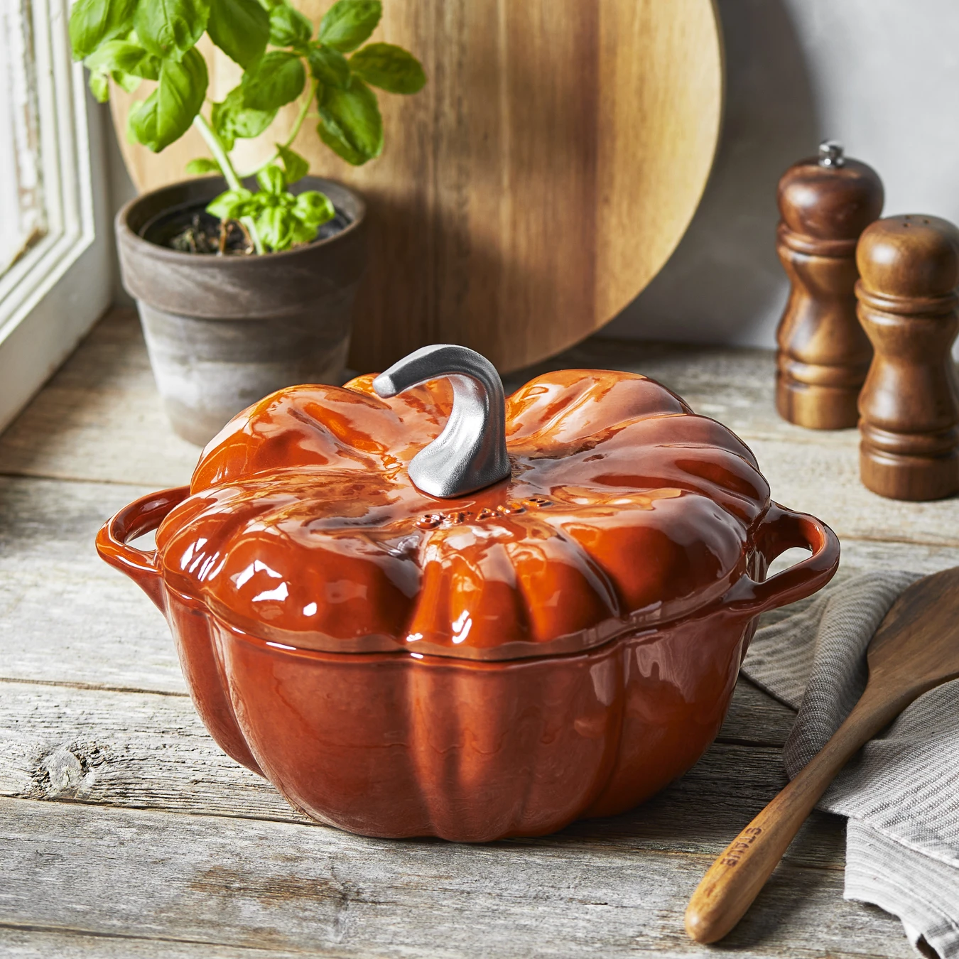 Кокот чугунный STAUB, форма "Тыква", 24 см, 3.31 л., корица - фото 7