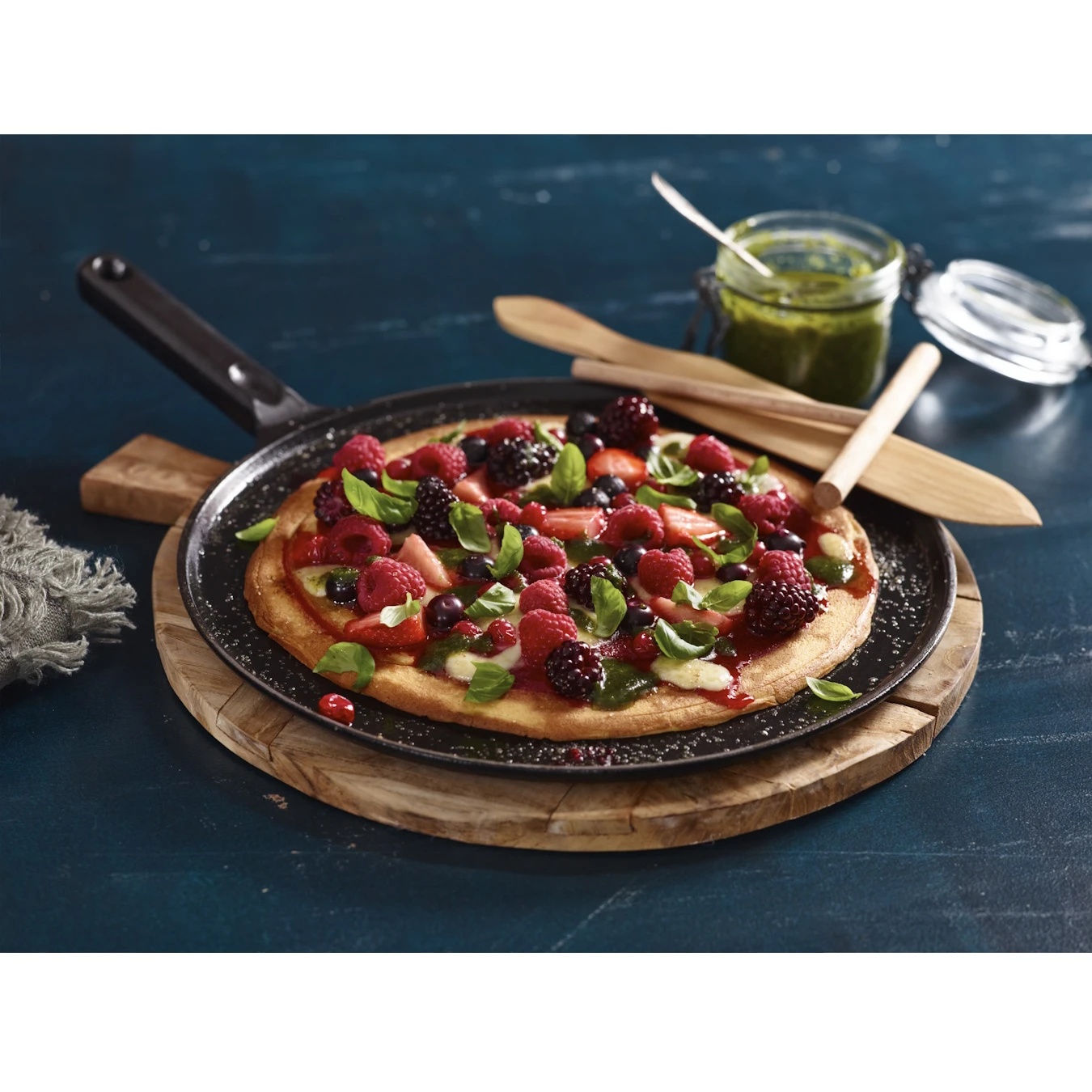 Сковорода чугунная для блинов STAUB, с деревянной ручкой, черная, 30 см - фото 3