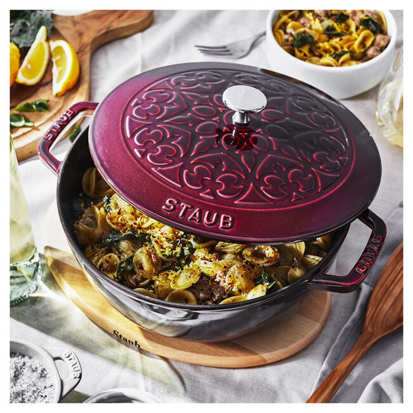 Кокот чугунный STAUB "Цветочный", 24 см, 3.6 л, гранатовый - фото 6