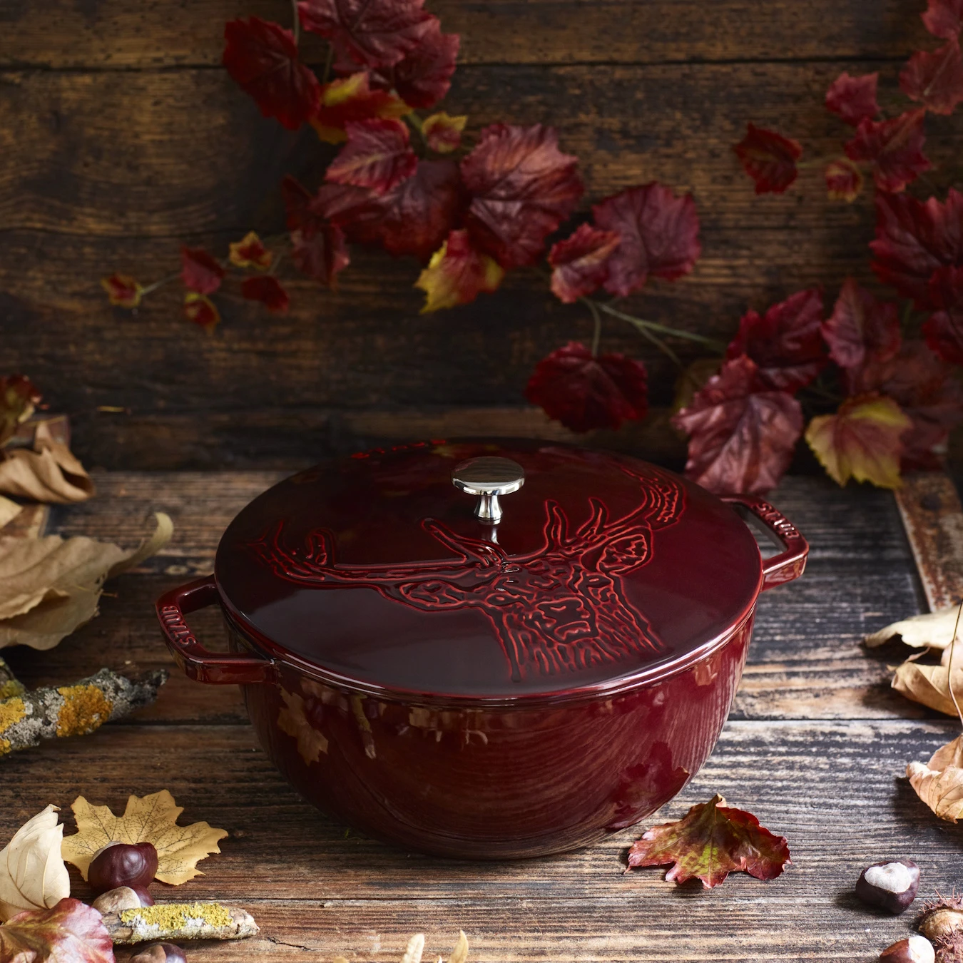 Кокот чугунный STAUB "Олень", 26 см, 4.9 л, гранатовый - фото 5