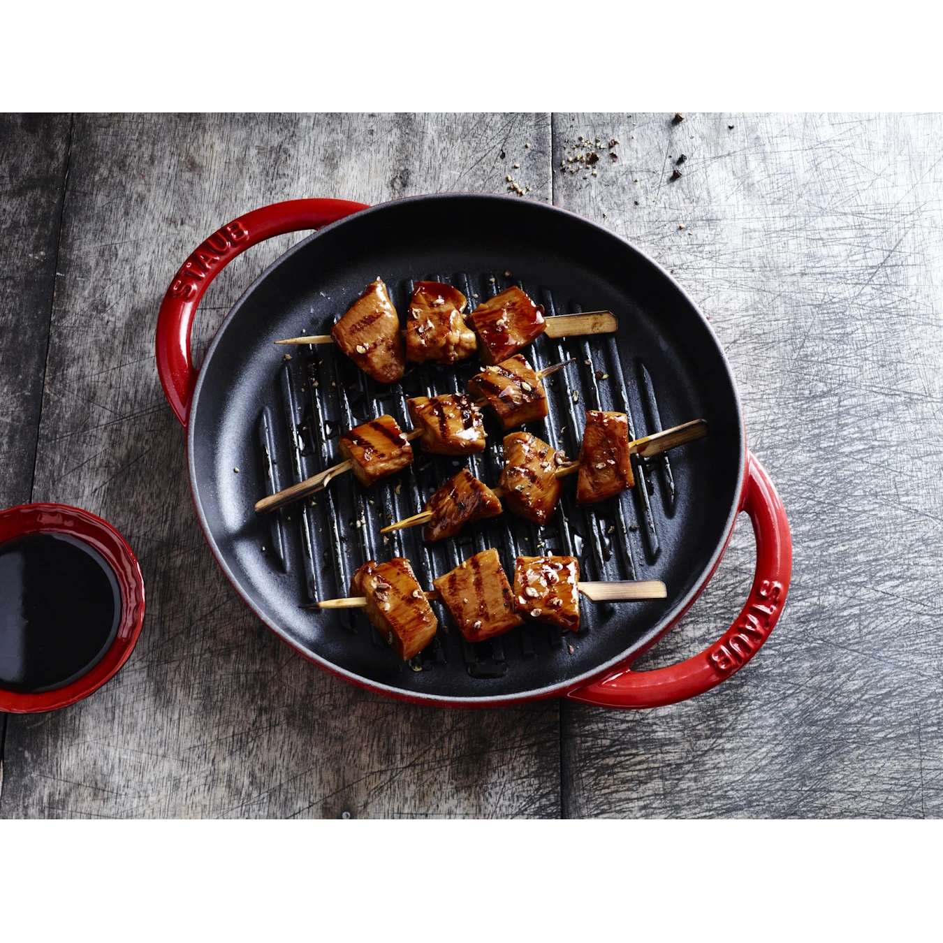 Сковорода-гриль чугунная STAUB, круглая, с 2 ручками, 22 см, вишневая - фото 3