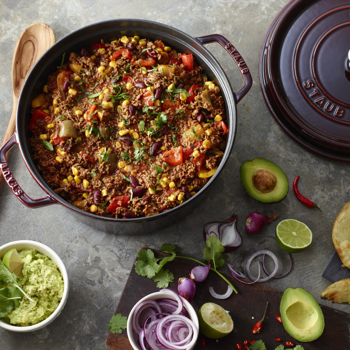 Кокот чугунный STAUB, круглый, 28 см, 6,7 л, гранатовый - фото 2