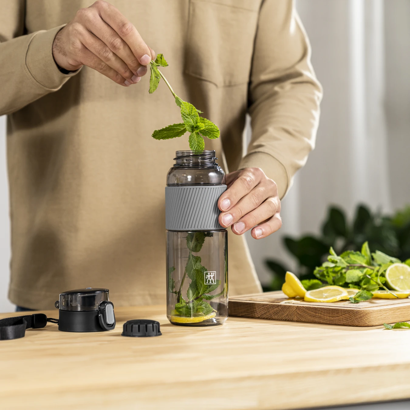 Бутылка для воды ZWILLING Bottles, тритан, серая, 680 мл - фото 6