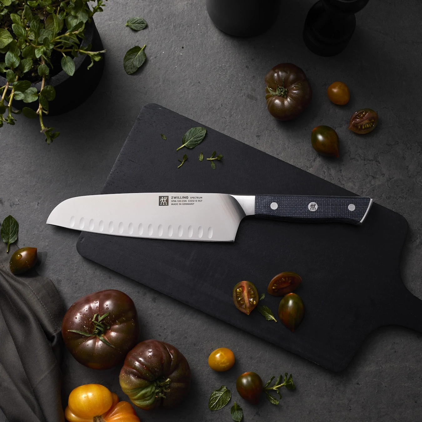 Нож сантоку ZWILLING Spectrum, лезвие 18 см - фото 4